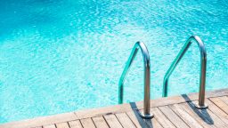 10 sfaturi pentru o piscină curată și frumoasă